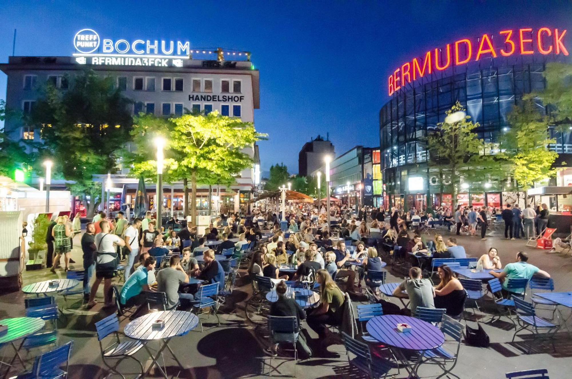 Feelslikehome - Urbane Altbauwohnung Mit Dachterasse& Parkplatz Bochum Exterior foto